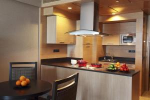 Kuchyň nebo kuchyňský kout v ubytování The Leela Ambience Gurugram Hotel & Residences - The Luxury Urban Sanctuary