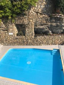 Piscina de la sau aproape de casa sul mare per 5 persone, spiaggia privata, piscine e campo da tennis