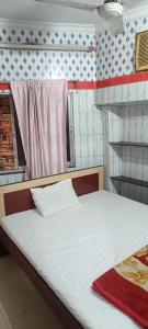 Postel nebo postele na pokoji v ubytování Taiba Guest House - BUDGET&BASIC ROOMS - Near New Market, Esplanade, Dharamatala
