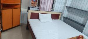 Postel nebo postele na pokoji v ubytování Taiba Guest House - BUDGET&BASIC ROOMS - Near New Market, Esplanade, Dharamatala
