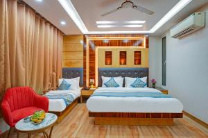 Posezení v ubytování Just Renovated - Hotel Krishna Palace With Parking & Only 2 Mins Walk from Metro + 37 fotografií
