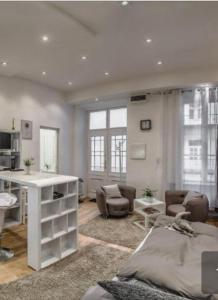 Televízia a/alebo spoločenská miestnosť v ubytovaní Diamond Apartman