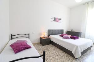 Giường trong phòng chung tại Casa Giorgia a Otranto 8 posti