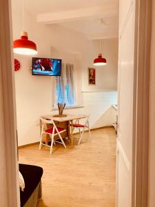 TV a/nebo společenská místnost v ubytování Porta a Piastri Apartment