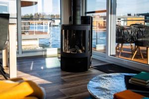 Hausboot Malibu Sunrise的休息区