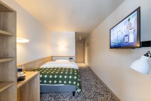 TV a/nebo společenská místnost v ubytování Hotel Schweizerhof Sils Maria, a Faern Collection Hotel