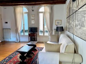 A television and/or entertainment centre at Capitan Antonin