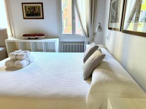 A bed or beds in a room at Capitan Antonin