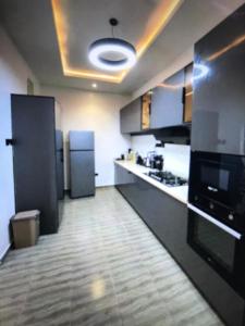 Kuchyň nebo kuchyňský kout v ubytování DEJ APARTMENTs BY LAND MARK