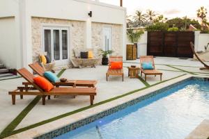 La pileta dentro o cerca de Eva Spa Resort Rooftop Pool 1br