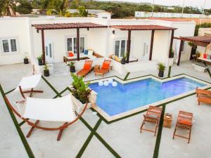 La pileta dentro o cerca de Eva Spa Resort Rooftop Pool 1br