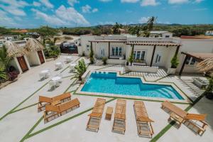 La pileta dentro o cerca de Eva Spa Resort Rooftop Pool 1br