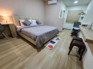 a bedroom with a bed and a desk and a chair at 78's Hometel Pattaya 103 in Pattaya Central