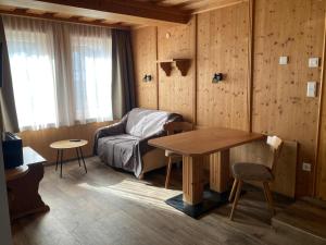 a room with a bed and a table and a couch at Appartment Lärchenalm in Sankt Martin am Tennengebirge
