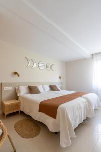 Cama o camas de una habitación en Hostal Lóbrega