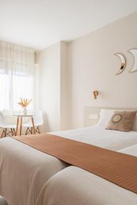 Cama o camas de una habitación en Hostal Lóbrega