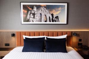 Postel nebo postele na pokoji v ubytování Talbot Hotel Clonmel