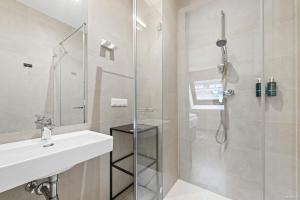 A bathroom at easy flat Margareten Apartments Még 37 kép