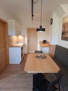Una cocina o kitchenette en Hell Hof 23 fotos más