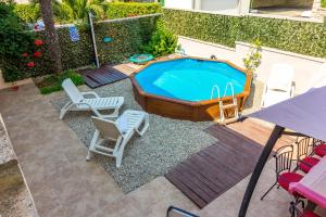 Πισίνα στο ή κοντά στο Villa Agneza Mit Garten, Pool Und Pavillon