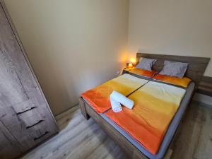 Postel nebo postele na pokoji v ubytování Vízparti nyaraló