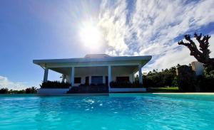 Bazén v ubytování Villa del Mar nebo v jeho okolí