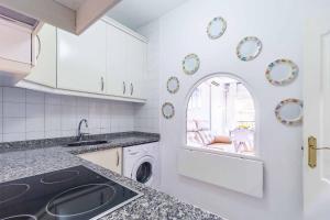 Kuchnia lub aneks kuchenny w obiekcie Perla 5 - 1 bed 1 bath beach view