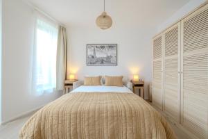 Postel nebo postele na pokoji v ubytování Lumineux appartement 1 chambre au cour de Schaerbeek