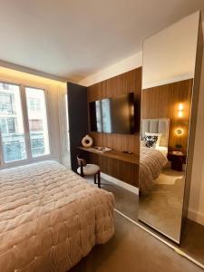 Posteľ alebo postele v izbe v ubytovaní CARD Hôtel