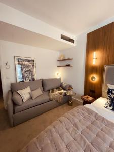 Posteľ alebo postele v izbe v ubytovaní CARD Hôtel