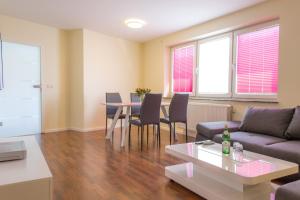 Et opholdsområde på Ferienwohnung am Mühlenberg + 10 billeder