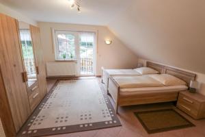 a bedroom with a bed and a window at Familienhof Brüning - Wohnung Sonnenschein in Meppen
