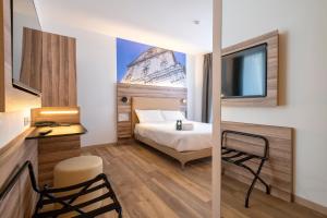 Postel nebo postele na pokoji v ubytování B&B HOTEL Sassari
