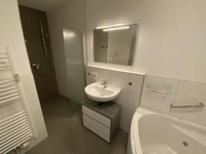 Ein Badezimmer in der Unterkunft Blackforest Lounge direkt an der Skipiste, inkl Parkplatz und Skiraum