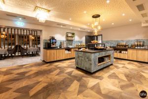 Příslušenství pro přípravu čaje a kávy v ubytování Dom-Hotel