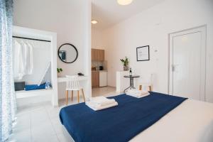A bed or beds in a room at Seaside Suites