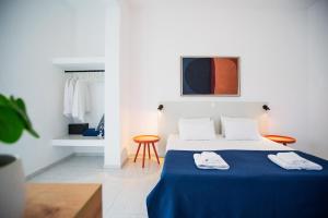 A bed or beds in a room at Seaside Suites