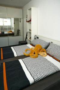 Postel nebo postele na pokoji v ubytování Frische Brise Ferienwohnung mit Meerblick + 17 fotografií