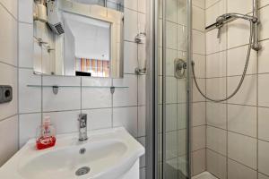 Phòng tắm tại Ferienwohnung Behrens-Reinke +8 ảnh