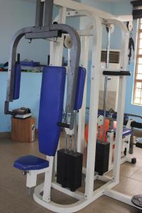 Fitness centrum a/nebo fitness zařízení v ubytování Adbates Suites and Recreation