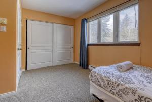 Fotografie z fotogalerie ubytování La Bête Tremblant Classic Charming Chalet v destinaci Mont-Tremblant