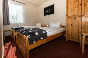 a bedroom with two beds and a window at Ferienhaus Saturn im Sternenpark in Lochow