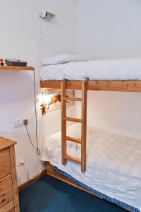 Postel nebo postele na pokoji v ubytování Chesa San Gian - Celerina