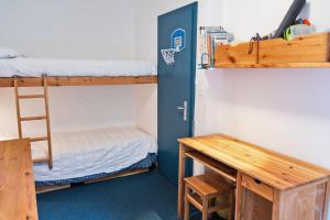 Postel nebo postele na pokoji v ubytování Chesa San Gian - Celerina