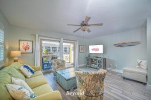 a living room with a couch and a ceiling fan at The Cobalt Crab Oasis in Rockport