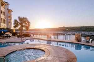 Πισίνα στο ή κοντά στο The Cozy Enclave