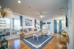 a living room with a couch and a table at Elegant Condo Memorable Spring Lakeview on a beautiful Island in Lago Vista