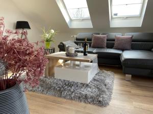 a living room with a couch and a coffee table at Schöne Ferienwohnung in Schauenstein-Hof im Frankenwald mit Loggia 100qm in Schauenstein