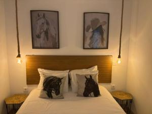 a bed with two cats sitting on top of it at Casa Lusitano by Valada Village in Valada +48 photos