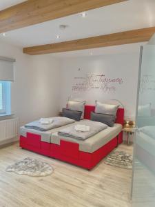 a bedroom with a red bed in a room at Wohnung 3 Am Schlosspark in Bad Harzburg